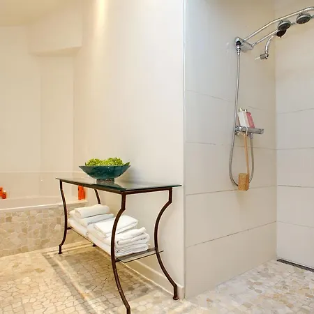 Hoevell Apartment Huizen