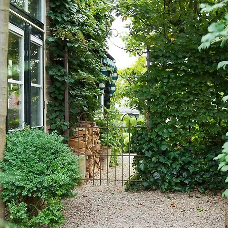 Hoevell Apartment