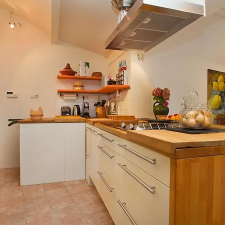 Hoevell Apartment